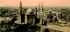 Kairo: Gesamtansicht und Sultan-Hassan-Moschee von Unbekannt
