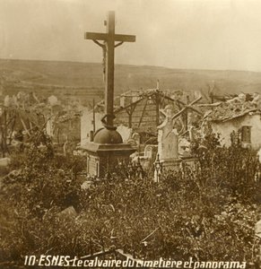 Kalvarienberg auf dem Friedhof von Esnes, Nordfrankreich, ca. 1914-1918 von Unbekannt