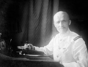 Kapitän Carre von der H M T Egra, 1917