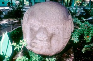 Monolithischer Kopf aus Monte Alto, Guatemala, präkolumbisch, präklassische Periode, 1500-100 v. Chr. von Unbekannt