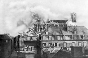 Kathedrale von Reims in Brand durch deutschen Beschuss, Frankreich, 1914
