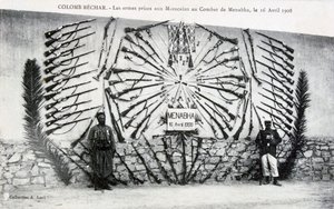 Erbeutete Waffen aus der Schlacht von Menabha, Colomb-Béchar, Algerien, ca. 1910 von Unbekannt