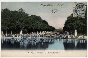 Schloss Versailles: Besucher vor dem Apollobecken im Park - Postkarte datiert 1905