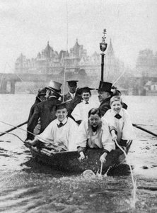 Chorknaben von St. Clement Danes schlagen die Grenzmarkierungen auf der Themse, London, 1926-1927 von Unbekannt
