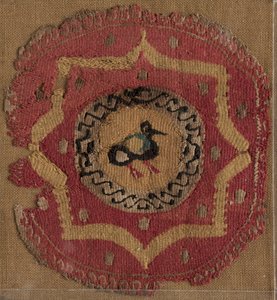 Kreisförmiges Segmentum mit achtzackigem Stern und Vogel, 600-700