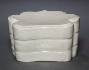 Wolkenkragenkissen mit Wellen von Unbekannt