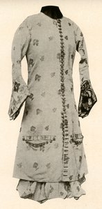 Mantel und volle Kniehosen aus Buff-Brokat mit Blumen und Blättern, ca. 1670, 1937 von Unbekannt
