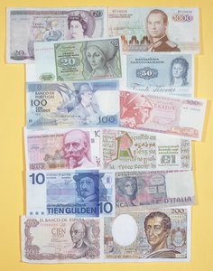 Sammlung europäischer Banknoten aus dem späten 20. Jahrhundert von Unbekannt