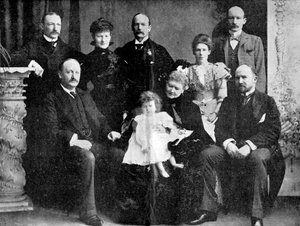 Oberst Robert Baden-Powell mit seiner Mutter, Schwester und vier Brüdern, 1900