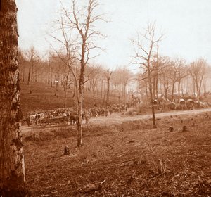 Kolonne von Truppen, Genicourt, Nordfrankreich, ca. 1914-1918
