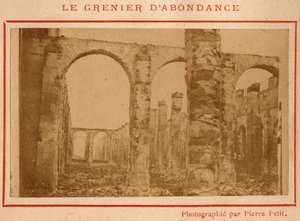 Kommune von Paris (1871): Blick auf die Ruinen des Grenier d