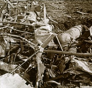 Abgestürztes Flugzeug, Aisne, Frankreich, ca. 1914-1918 von Unbekannt