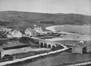 Cushendun - Der Fluss, die Hügel und die Cushendun-Bucht, 1895 von Unbekannt