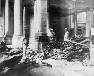Schäden im Inneren der Kirche von Douai, Frankreich, 1918