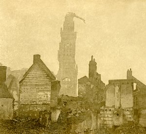 Beschädigte Spitze von Notre-Dame de Brebières, Albert, Nordfrankreich, um 1915-1918 von Unbekannt