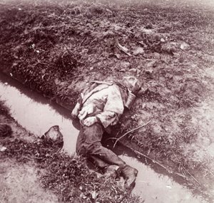 Toter deutscher Soldat, Ypern, Flandern, Belgien, um 1914-1918 von Unbekannt