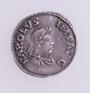 Denier von Karl dem Großen (742-814) Vorderseite zeigt ein Porträt von Karl dem Großen, Quentovic-Münze 768-814