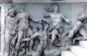 Detail vom Großen Fries des Pergamonaltars, 180-159 v. Chr. von Unbekannt