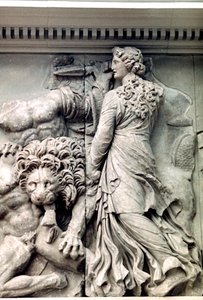 Detail vom Großen Fries des Pergamonaltars, 180-159 v. Chr.