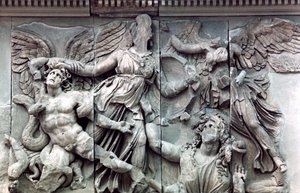 Detail vom Großen Fries des Pergamonaltars, 180-159 v. Chr. von Unbekannt