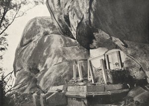 Die Rajagirilena genannte Stelle in den Felsen von Mihintale, wo König Devanampiya Tissa Zellen für