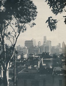 Wohnungen aus heimischem Holz im Schatten von Betonriesen, um 1935 von Unbekannt