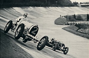 Earl Howe und Sir Henry Birkin beim Rennen in Brooklands, 1937 von Unbekannt