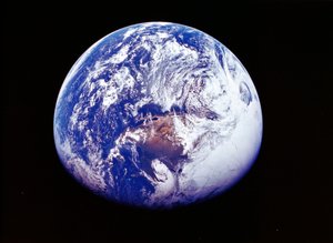Erde aus dem Weltraum, fotografiert von der Raumsonde Apollo 16, 16. April 1972 von Unbekannt