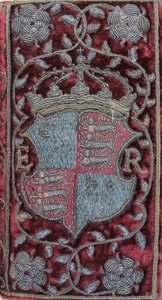 Bestickter Samteinband von John Udalls Predigten mit den Wappen von Elisabeth I., 1596 von Unbekannt