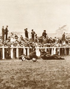 Emily Davison wirft sich vor das Pferd des Königs während des Derbys in Epsom, Surrey, 1913 von Unbekannt