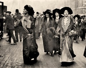 Emmeline Pethick Lawrence und Christabel Pankhurst, ca. 1908
