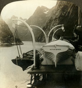 Auf dem Weg zum Nordkap entlang der steilen Klippen des Lyngenfjords, Norwegen, um 1905 von Unbekannt
