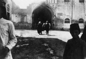 Eingang des Basars von Bagdad, Mesopotamien, Erster Weltkrieg, 1918 von Unbekannt