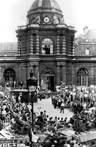 Evakuierung deutscher Verwundeter nach der Kapitulation des Senats, Befreiung von Paris, August 1944 von Unbekannt