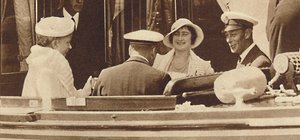 Familienwitz - Verlassen der königlichen Yacht Albert und Victoria in Cowes, ca. 1935-1937