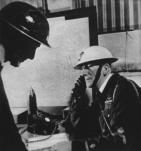Fünfzigtausend Vorfälle wurden während des Blitzes an die Londoner Kontrollzentren gemeldet, 1941-1942 von Unbekannt