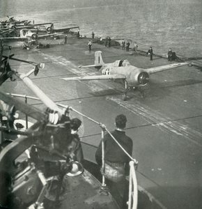Kampfflugzeuge an Bord eines Flugzeugträgers, Zweiter Weltkrieg, um 1943