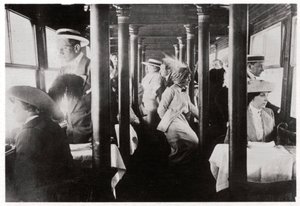 Filmgesellschaft an Bord des Zeppelins LZ13 Hansa, ca. 1912-1914, 1933