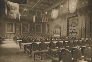 Mit Fahnen geschmückte Große Halle, in der die mächtige Gesellschaft der Lebensmittelhändler ihre Bankette abhält