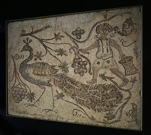 Bodenmosaik-Panel: Traubenernte mit Pfau, 400er Jahre von Unbekannt