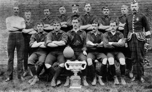 Fußballmannschaft des 1. Royal Scots Lothian Regiment, 1896 von Unbekannt