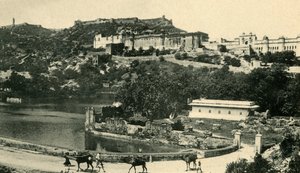 Fort und Palast, Amber von Unbekannt
