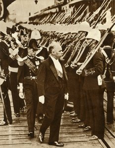 Französischer Präsident Raymond Poincaré mit Edward, Prinz von Wales, in Portsmouth, Juni 1913, 1935 von Unbekannt