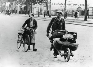 Französische Flüchtlinge kehren nach dem Fall Frankreichs an die Deutschen nach Hause zurück, Paris, Juli 1940 von Unbekannt