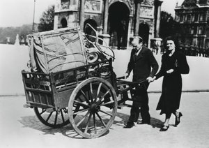 Französische Flüchtlinge kehren nach dem Fall Frankreichs an die Deutschen nach Hause zurück, Paris, Juli 1940 von Unbekannt