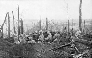 Französische Soldaten überblicken deutsche Stellungen, Schlacht von Malmaison, 1917