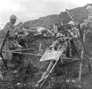 Französische Truppen nach der Eroberung von Souchez, Pas-de-Calais, Frankreich, 28. Oktober 1915