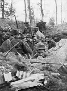 Französische Truppen im Grabensystem von Calonne, Frankreich, Juli 1915