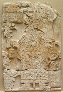 Vorderseite einer Stela freistehender Stein mit Relief, 692