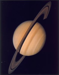 Gesamtansicht von Saturn und seinen Ringen, 1980